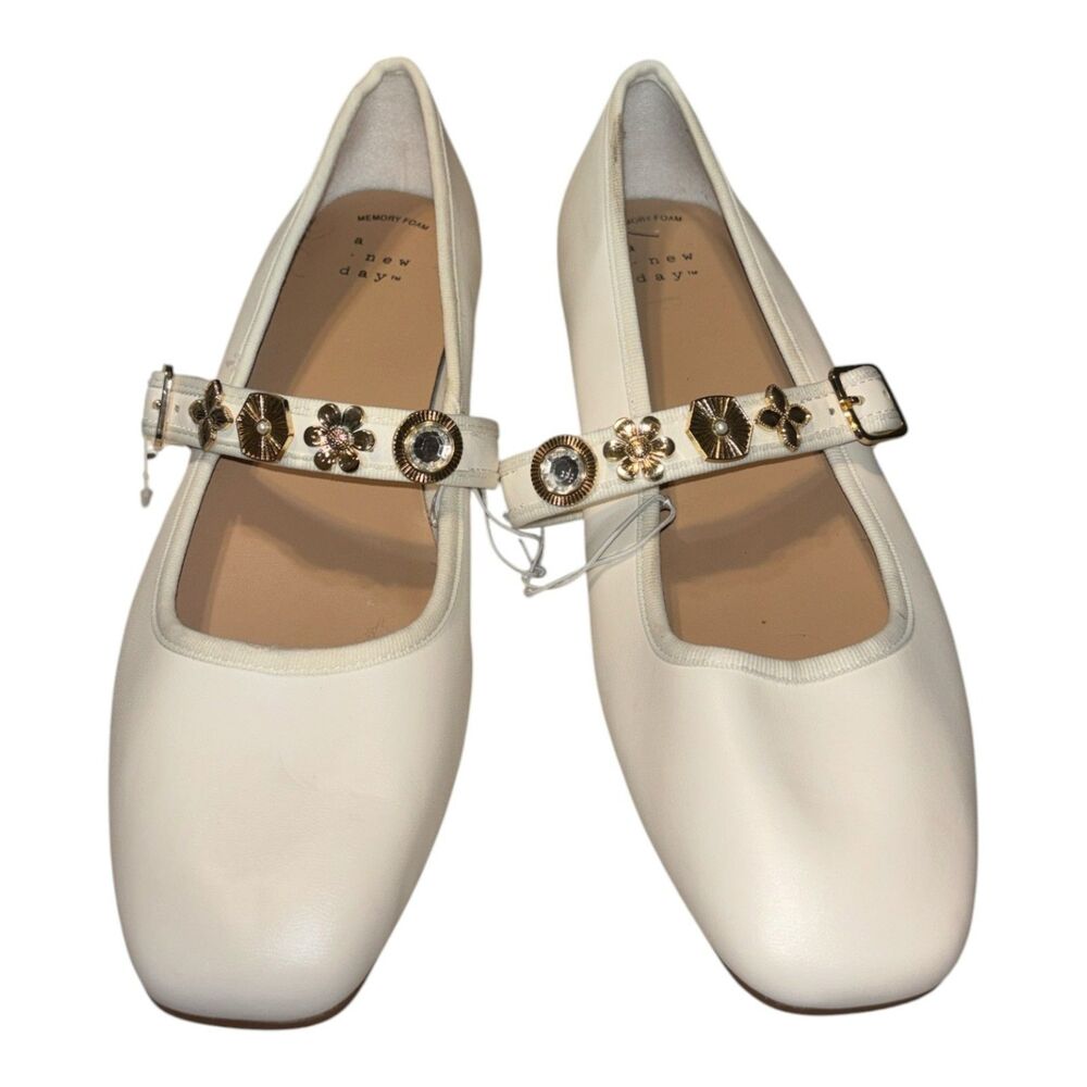 A New Day Ivory Mary Jane Flats Women’s Size 8 Embellished Buckle Comfort Shoes